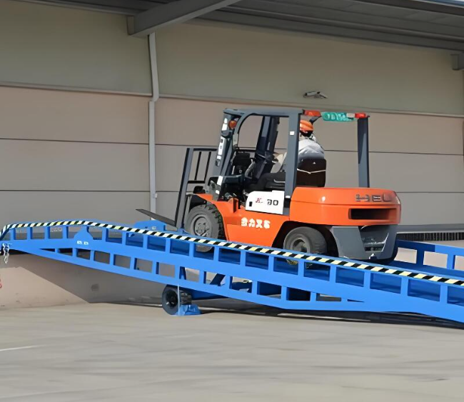 桃山移动式卸货平台（叉车用）